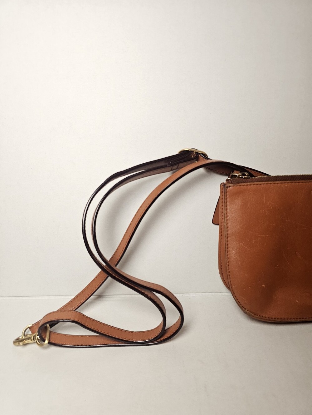 Lo & Sons Leather Crossbody Bag Cognac Brown Made In Cambodia The Waverly 2 - Picture 3 of 13